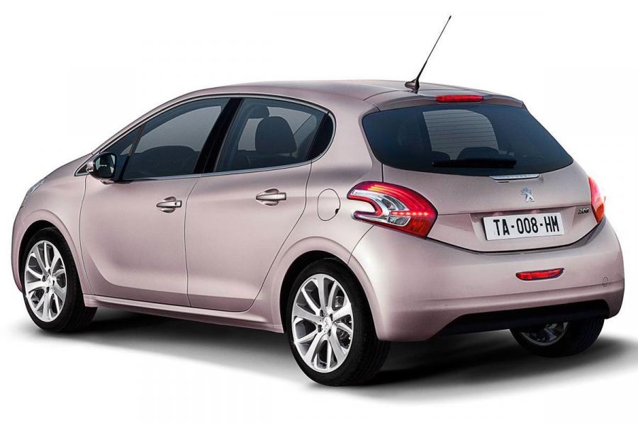 Peugeot 208 5-Door 2012 года  (фото 36 из 73)